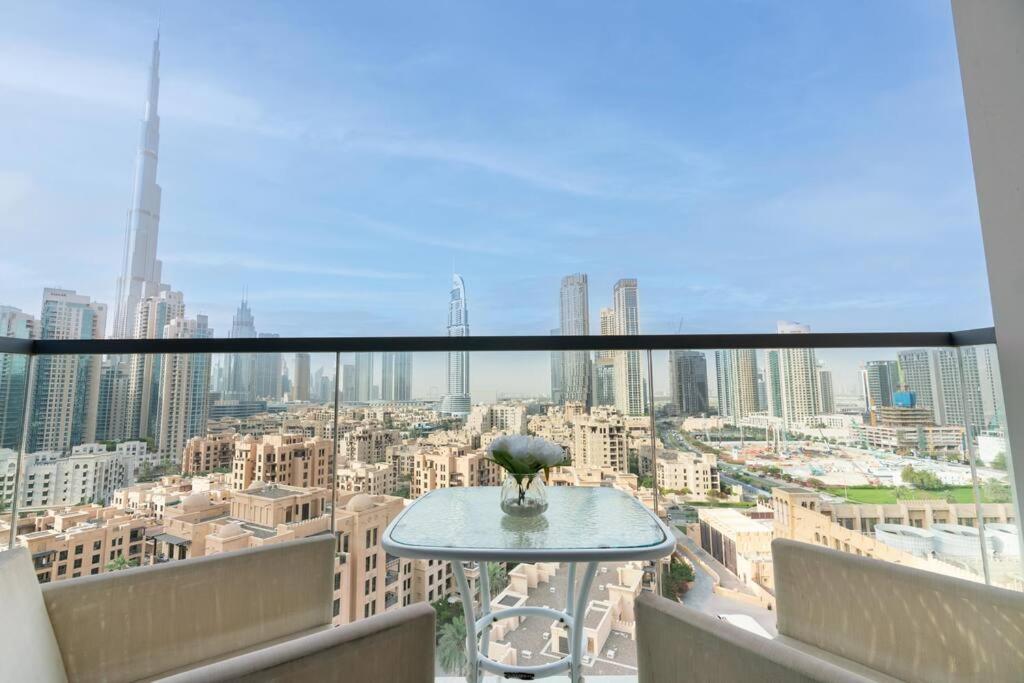Spacious 4 Bedrooms Great Location Burj Khalifa View Amazing Pool And Gym, Perfect ! *