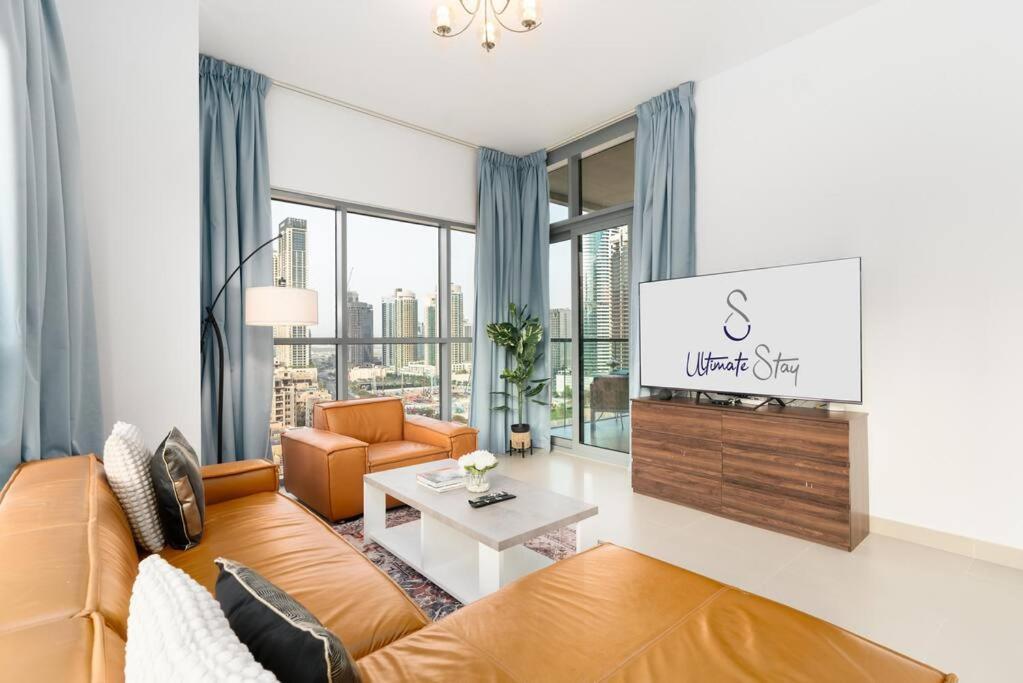 Apartment Spacious 4 Bedrooms Great Location Burj Khalifa View Amazing Pool And Gym, Perfect ! Dubai