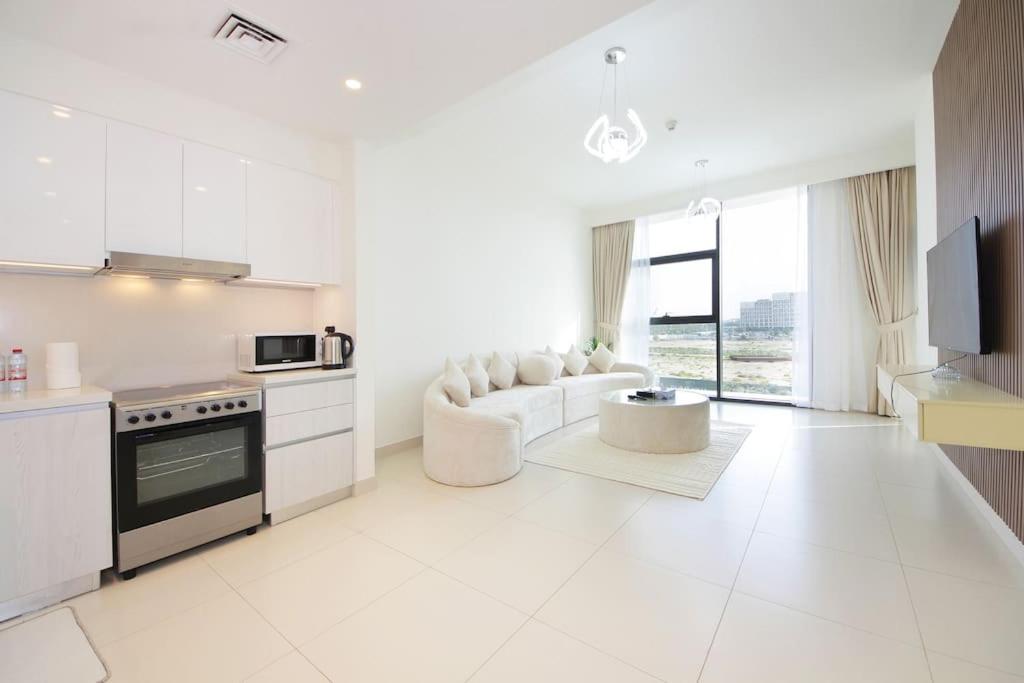 Apartment Hills Dreamin Spacious 1br With Balcony *