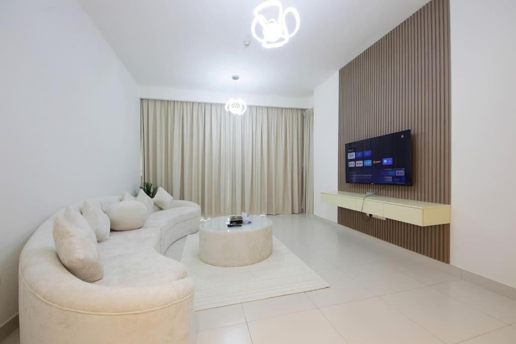 Apartment Hills Dreamin Spacious 1br With Balcony *