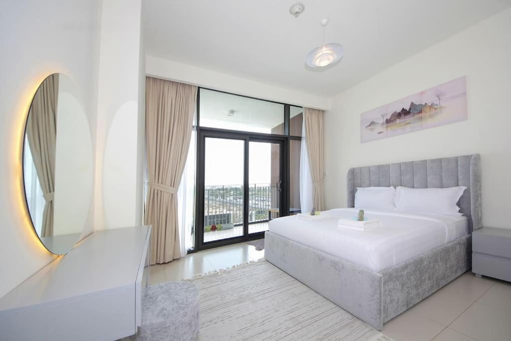Hills Dreamin Spacious 1br With Balcony *