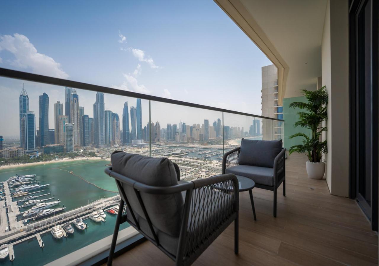 Waterfront ,High Floor 2Bed With Private Beach Access Apartment *