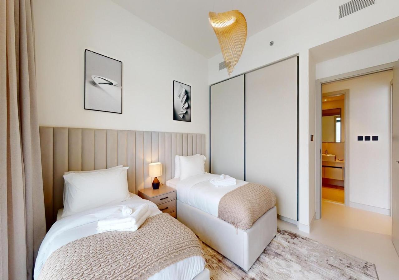 Waterfront ,High Floor 2Bed With Private Beach Access
