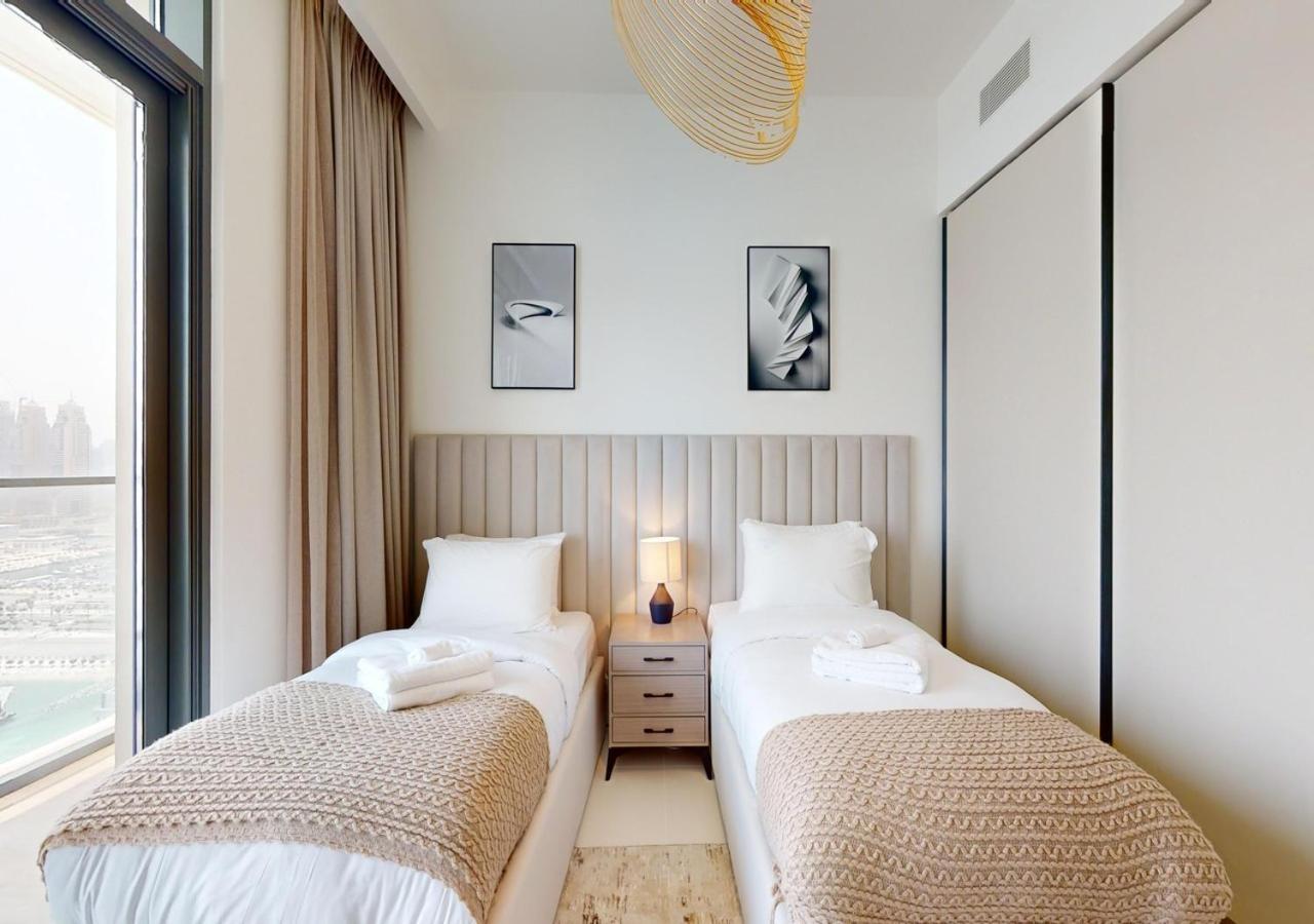 Waterfront ,High Floor 2Bed With Private Beach Access *