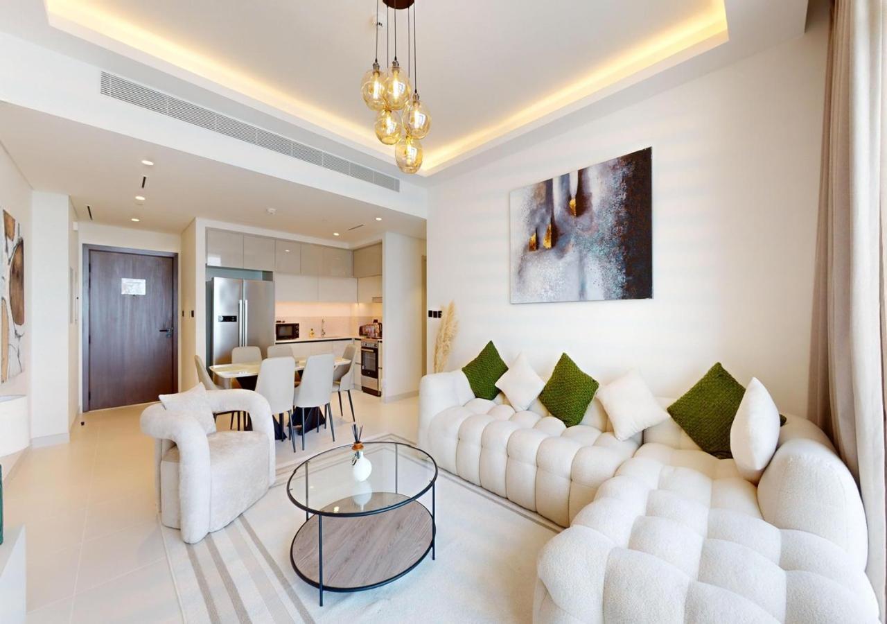 Apartment Waterfront ,High Floor 2Bed With Private Beach Access *