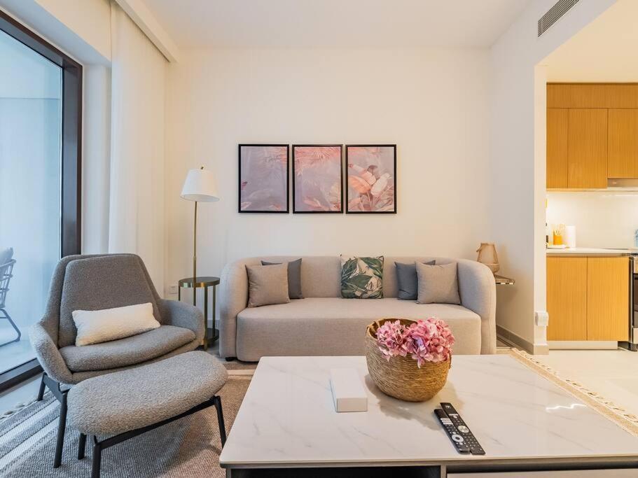 Ravishing Retreat 2br Creek Luxury Abode Dubai