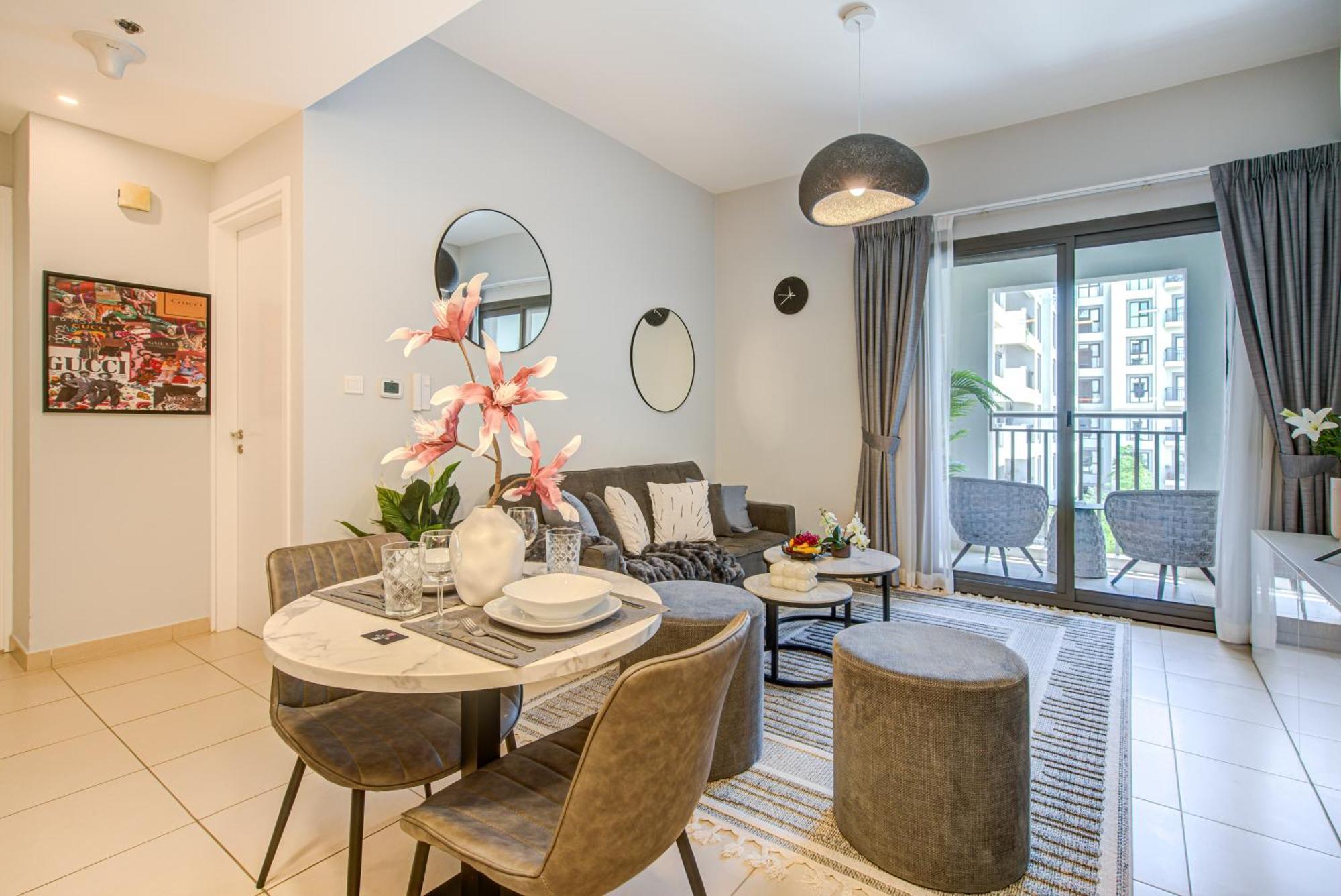 Trophy - Discover Tranquility Living In Sleek Sanctuary *