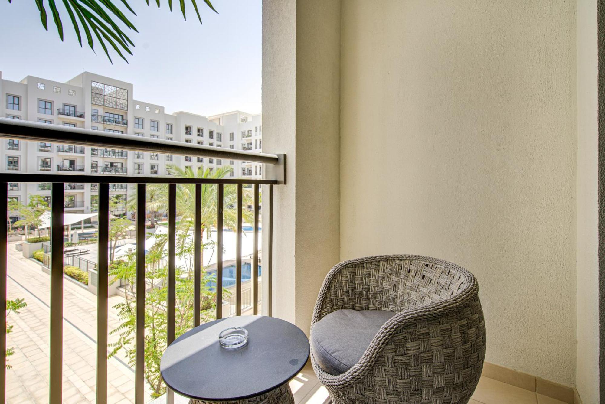 Trophy - Discover Tranquility Living In Sleek Sanctuary Apartment *