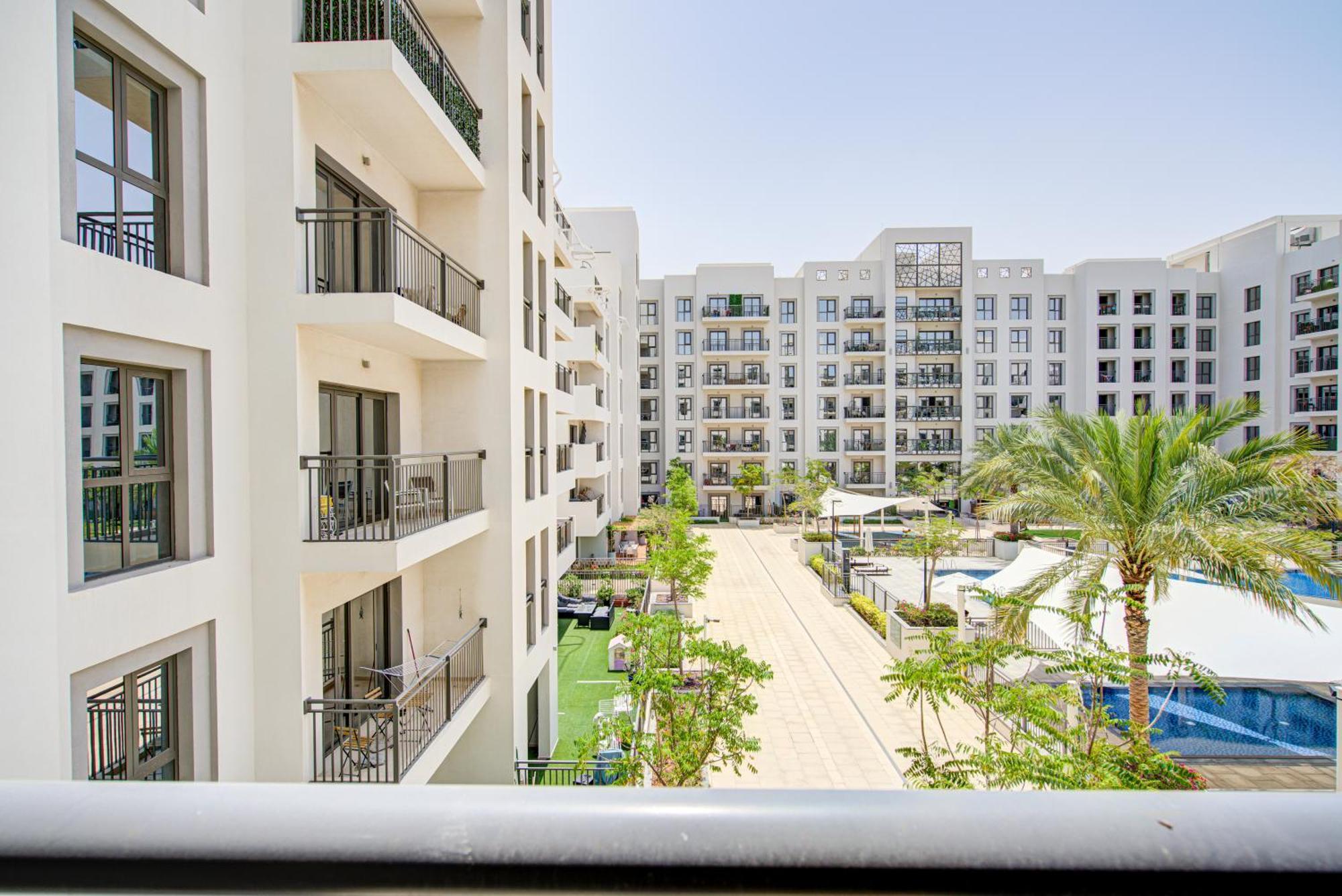 Apartment Trophy - Discover Tranquility Living In Sleek Sanctuary