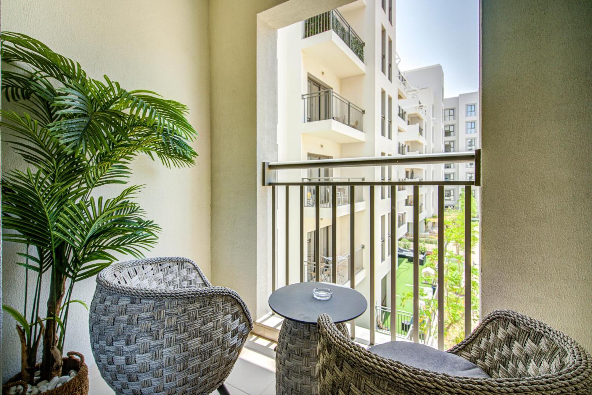 Trophy - Discover Tranquility Living In Sleek Sanctuary *