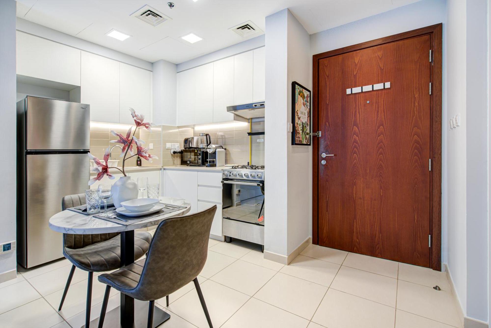 Trophy - Discover Tranquility Living In Sleek Sanctuary Apartment