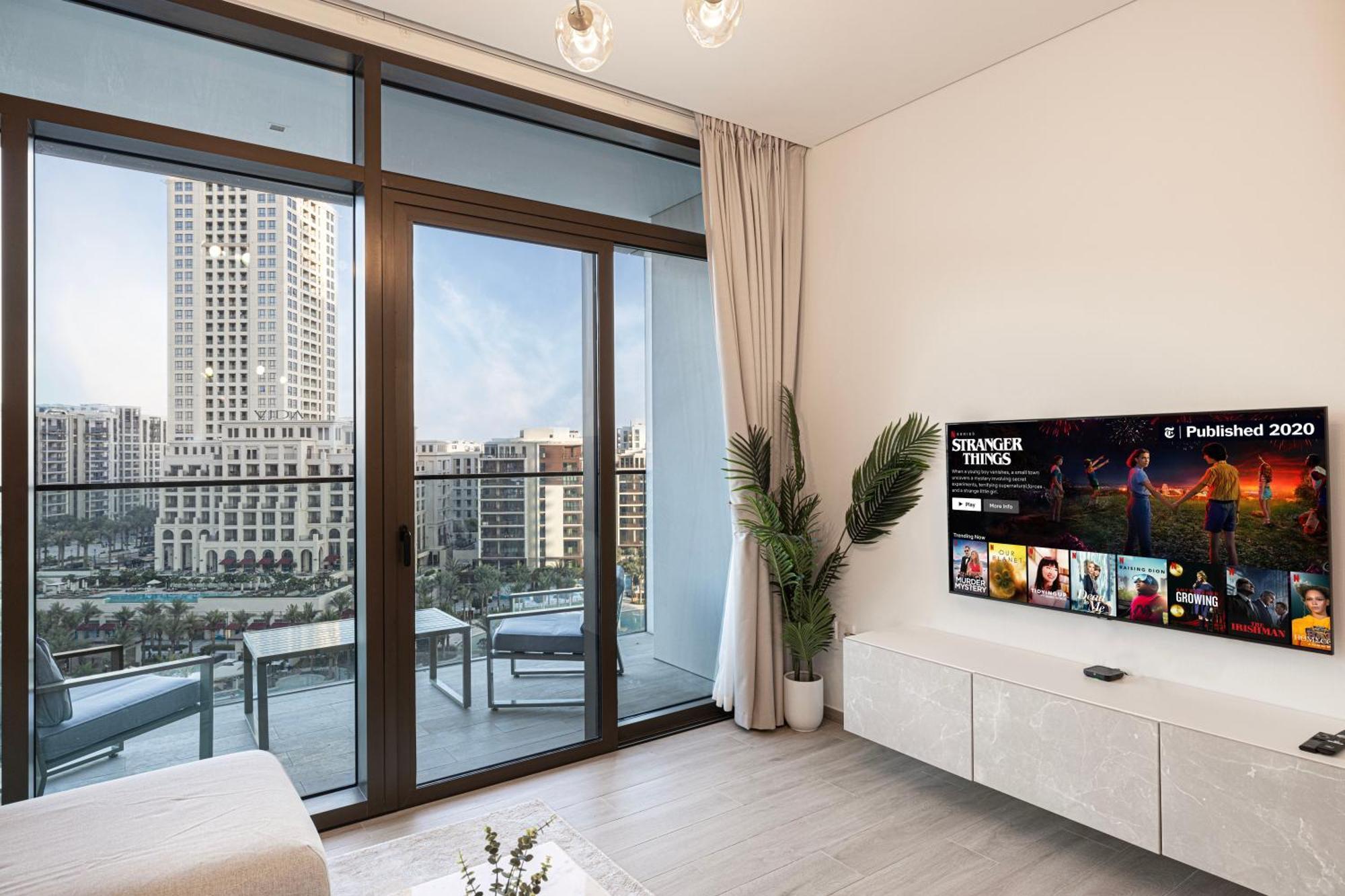 Cozy 2br Retreat With Panoramic Creek Views Dubai