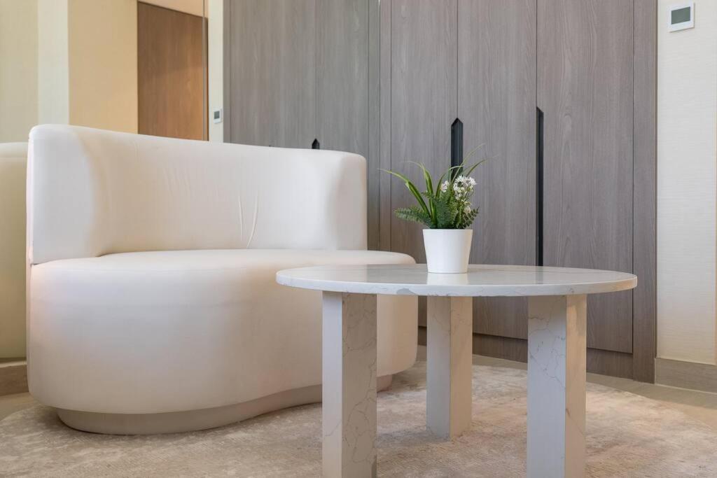 Apartment Brand New Building * Czechin *