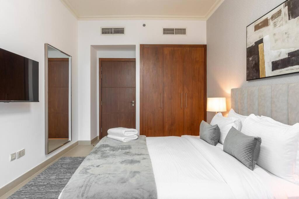 Opera Grand 3br With Fountain Views Dubai