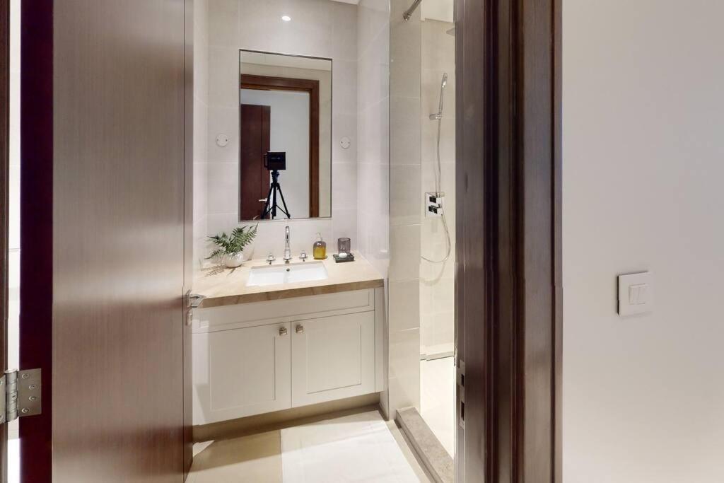 Opera Grand 3br With Fountain Views Dubai