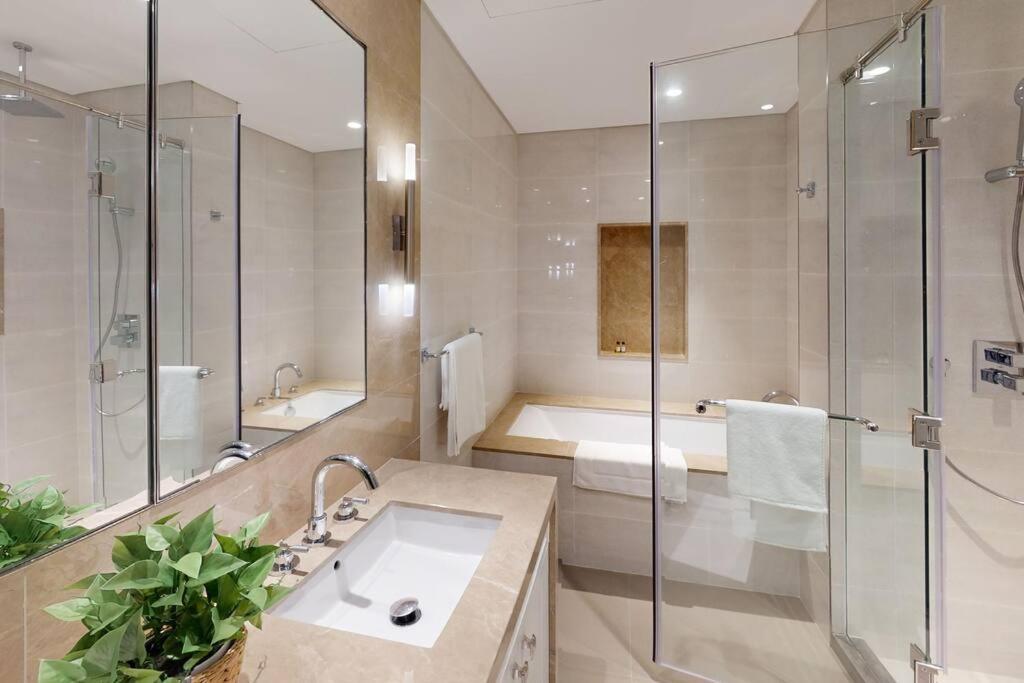 Opera Grand 3br With Fountain Views Apartment