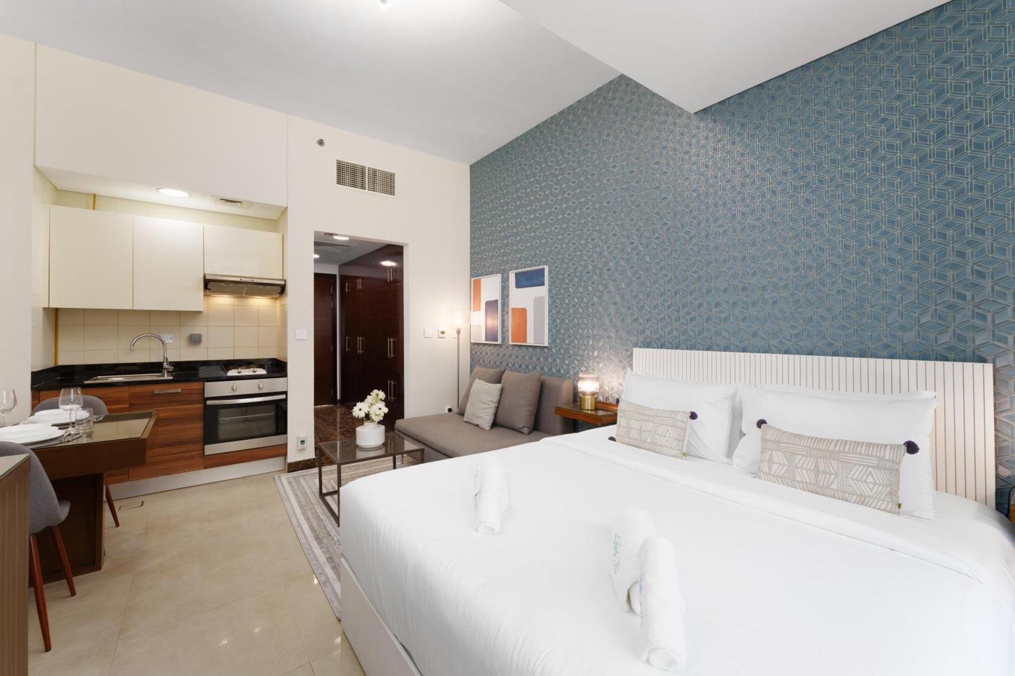 Experience Sparkle Tower Living In Jbr - Suiteable