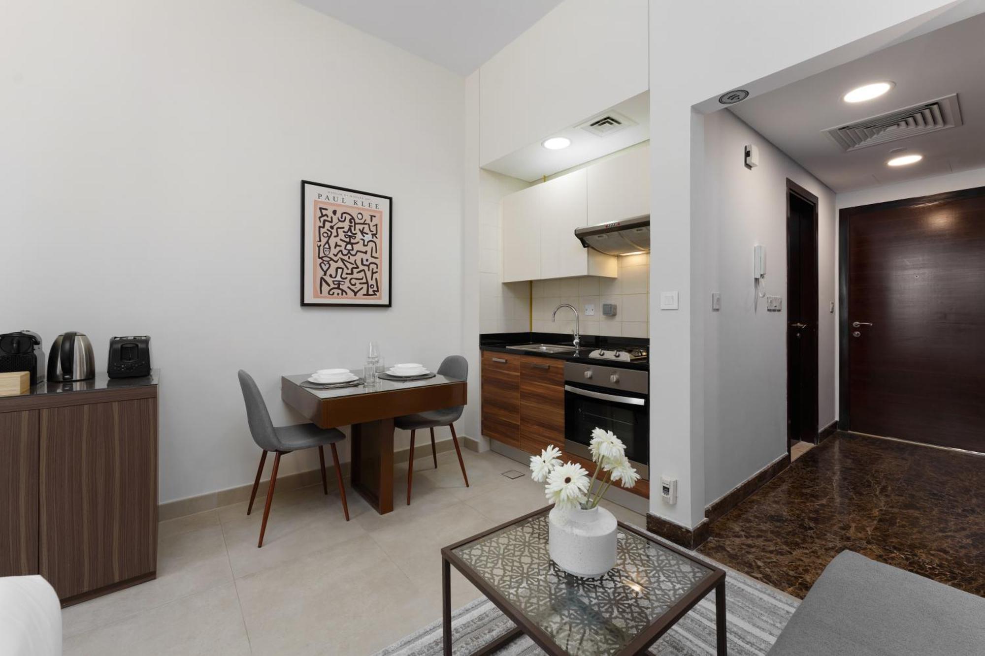 Experience Sparkle Tower Living In Jbr - Suiteable Apartment