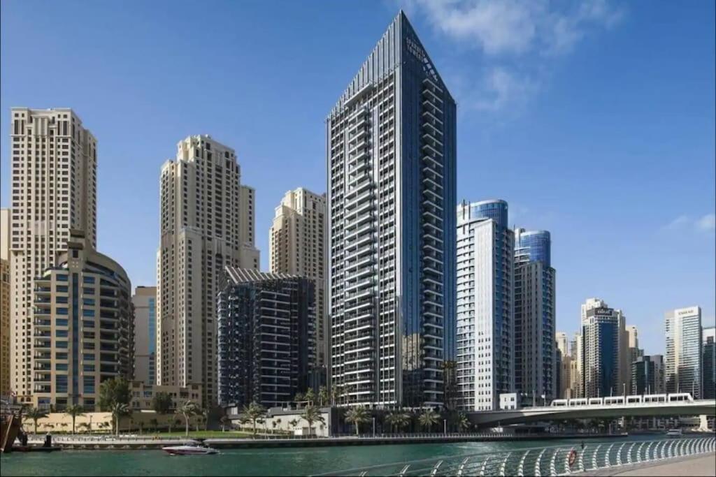 Experience Sparkle Tower Living In Jbr - Suiteable *