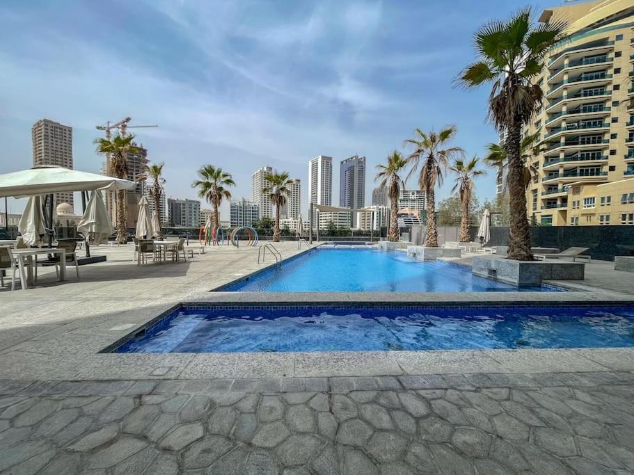 Experience Sparkle Tower Living In Jbr - Suiteable Apartment