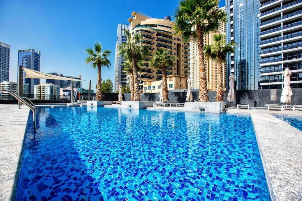 Experience Sparkle Tower Living In Jbr - Suiteable Apartment *