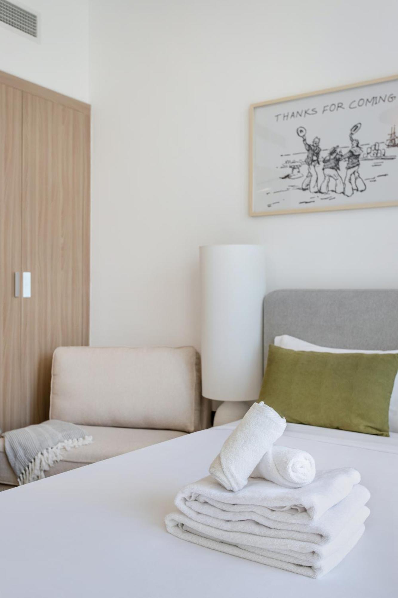 Stylish & Luxury Riviera 19 2 Adult & 1 Kid Dubai