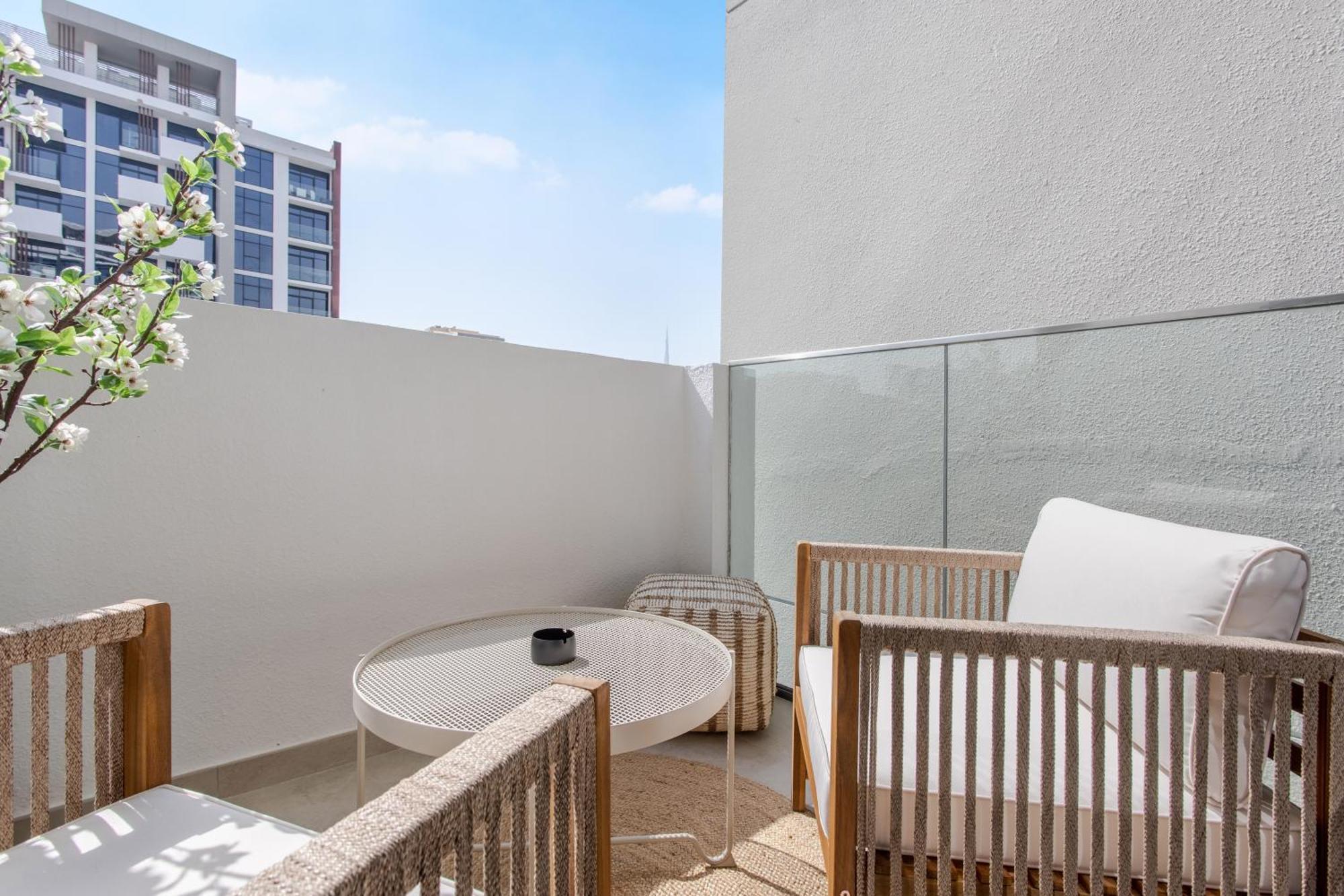 Stylish & Luxury Riviera 19 2 Adult & 1 Kid Dubai