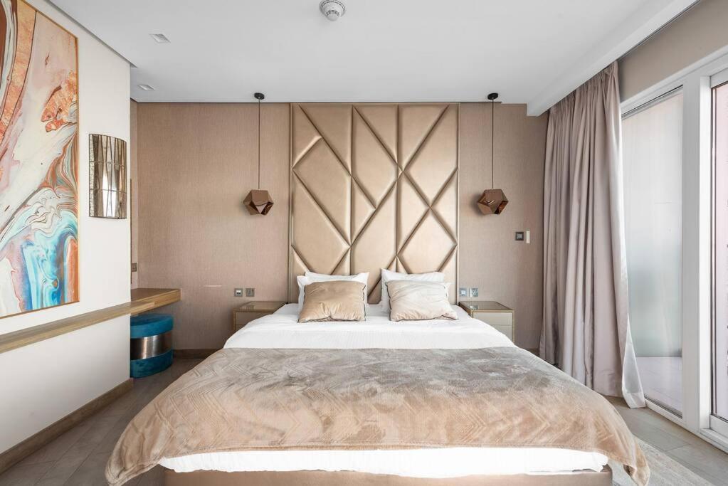 First Class 2br Elevated Luxury With Terrace * Dubai