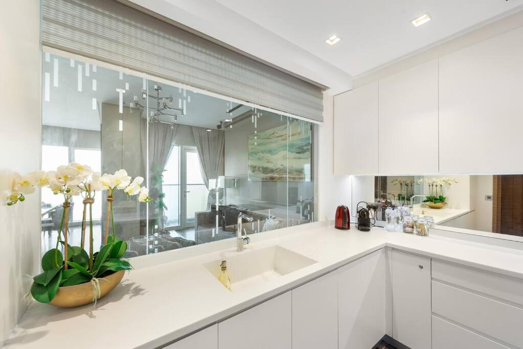 Apartment First Class 2br Elevated Luxury With Terrace