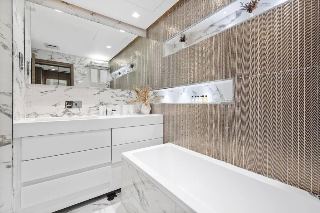 Apartment First Class 2br Elevated Luxury With Terrace