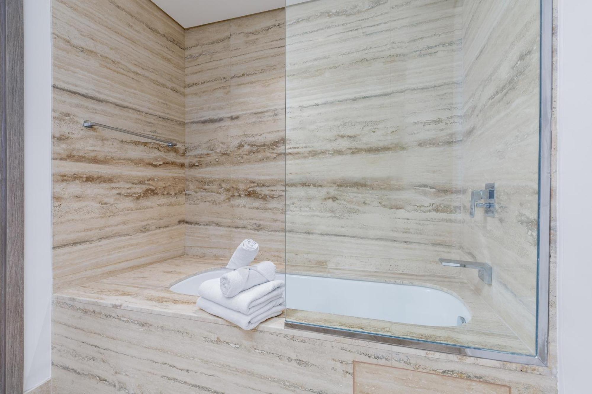 Maison Privee - Classy Urban Retreat With Amazing Canal Views Apartment Dubai