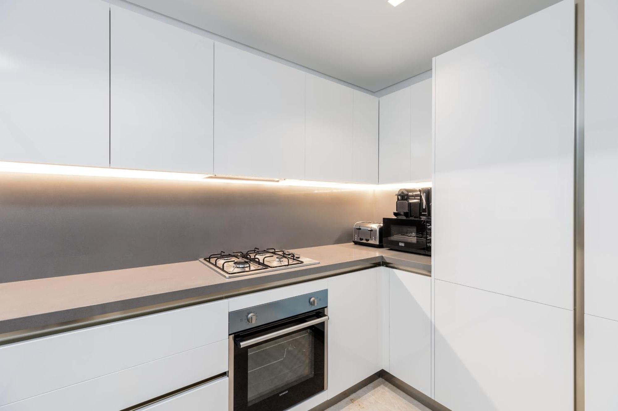 Maison Privee - Classy Urban Retreat With Amazing Canal Views Apartment Dubai