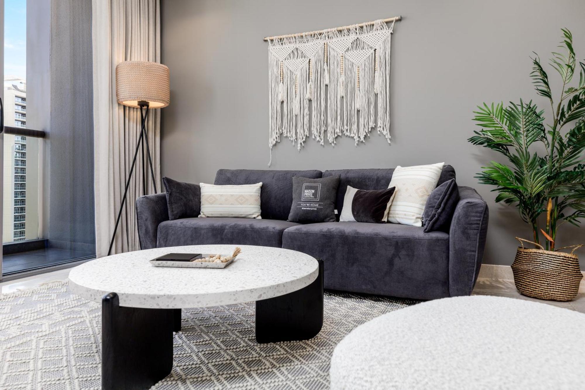 Maison Privee - Classy Urban Retreat With Amazing Canal Views * Dubai