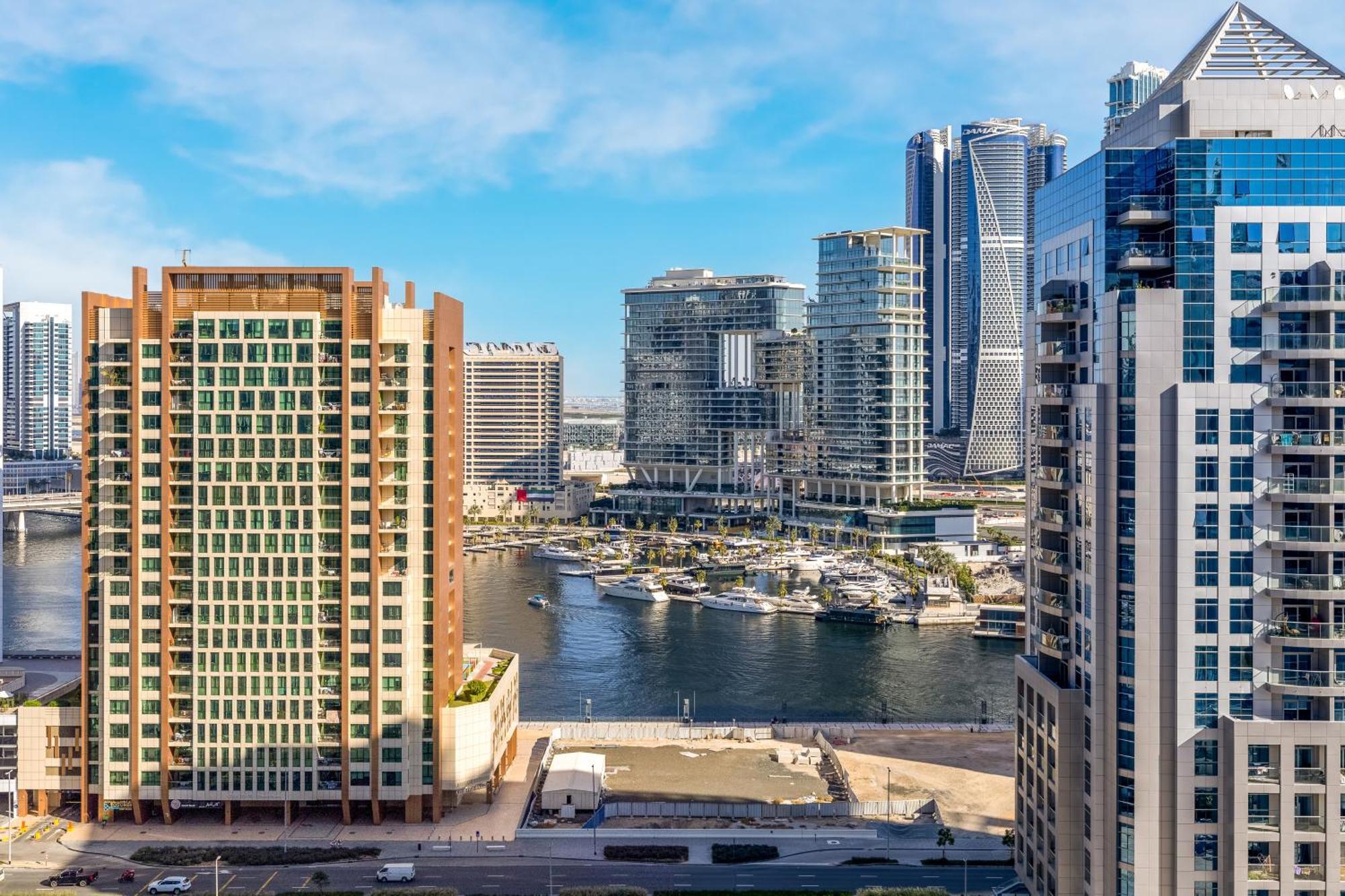 Maison Privee - Classy Urban Retreat With Amazing Canal Views * Dubai
