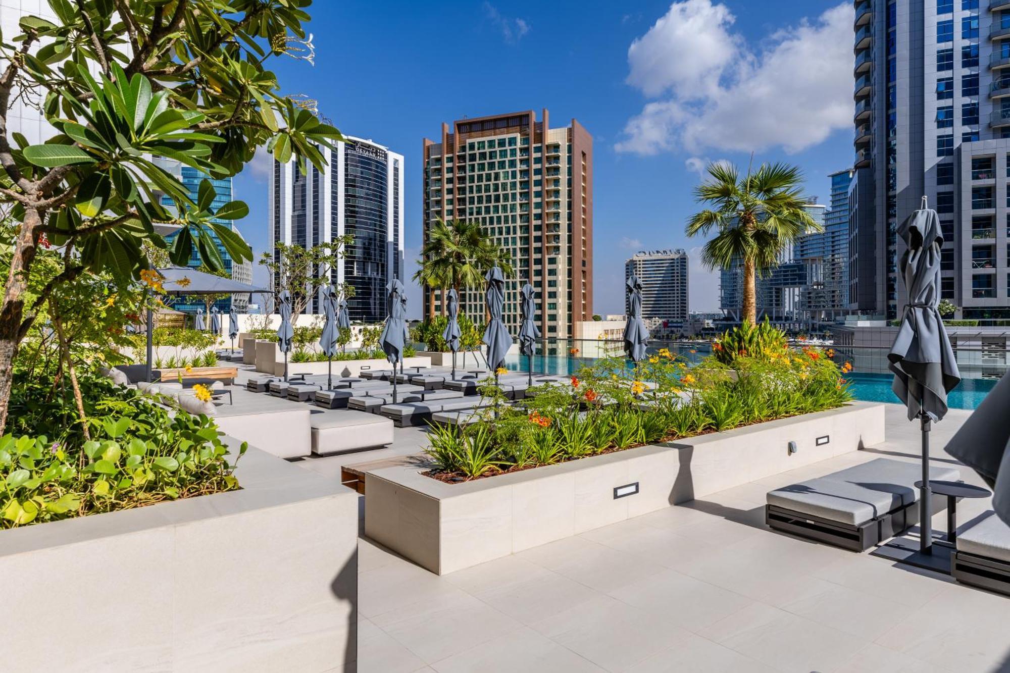 Maison Privee - Classy Urban Retreat With Amazing Canal Views * Dubai