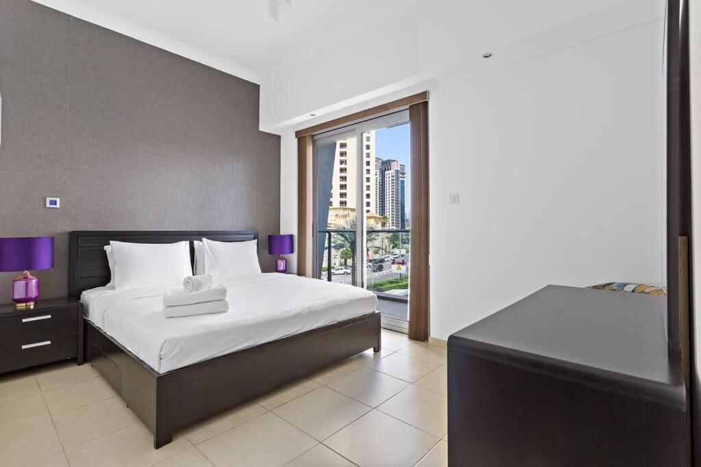 3-5 Mins Walk To Jbr 5-7 Mins To The Tram