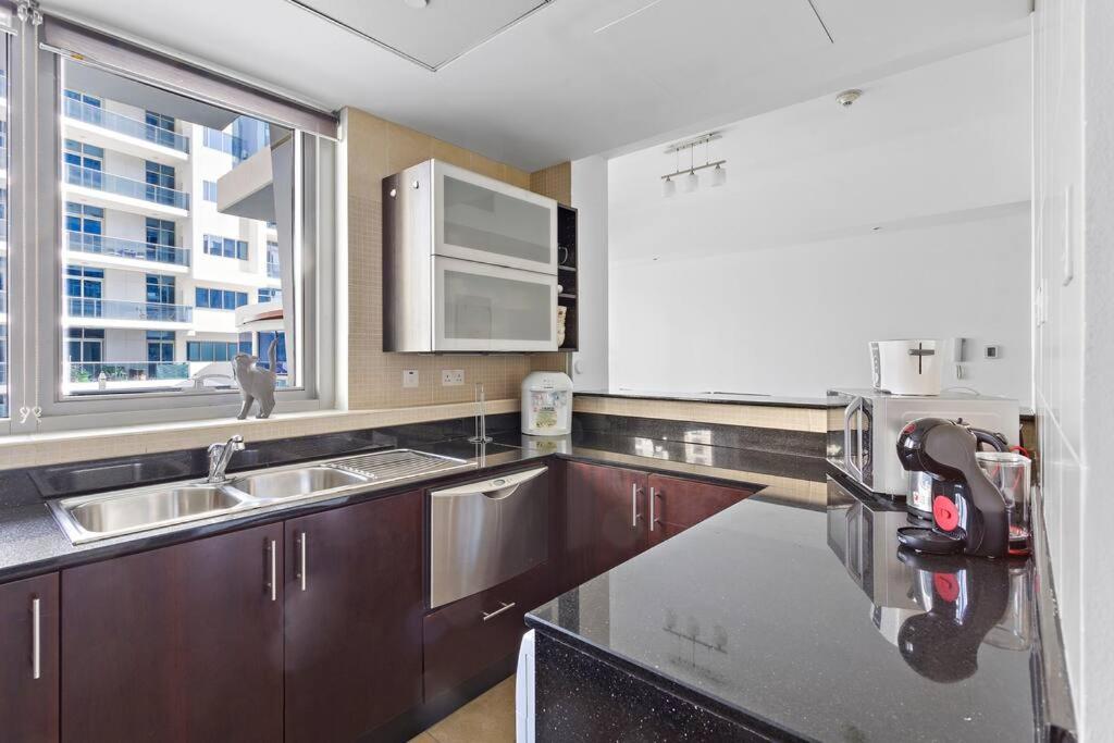 3-5 Mins Walk To Jbr 5-7 Mins To The Tram Apartment