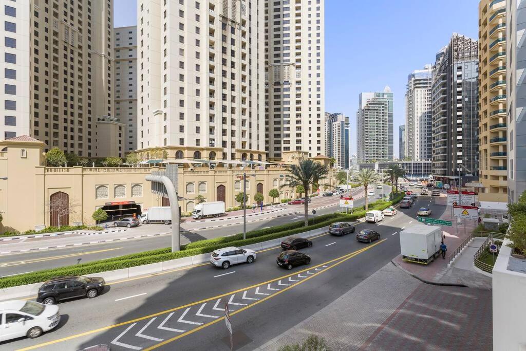 3-5 Mins Walk To Jbr 5-7 Mins To The Tram Apartment *