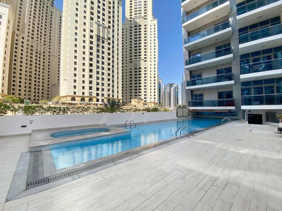 3-5 Mins Walk To Jbr 5-7 Mins To The Tram *