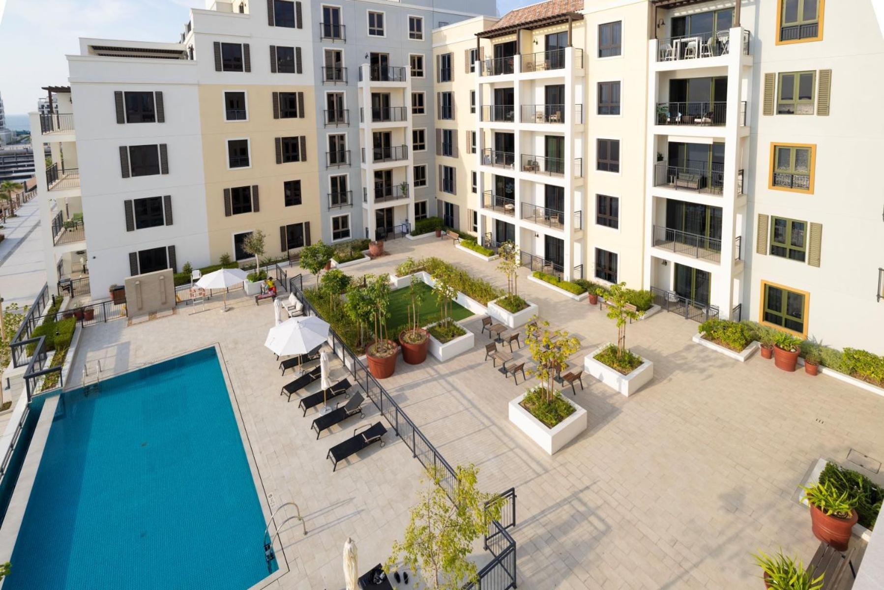 Stunning 2 Beds La Rive B2 Port Dela * Dubai