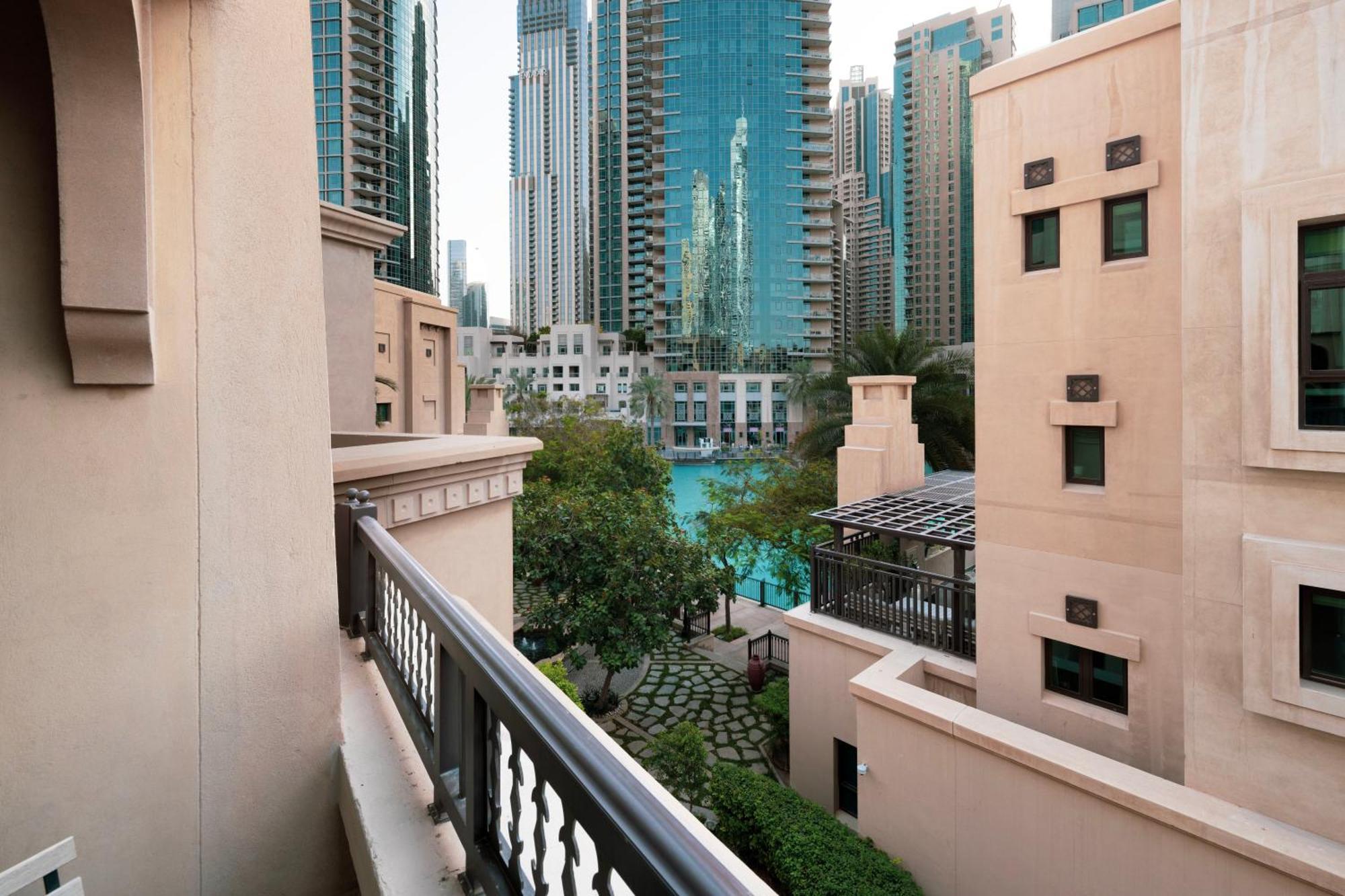 Old Town Luxury: 1-br With Large Terrace & Burj Khalifa View *
