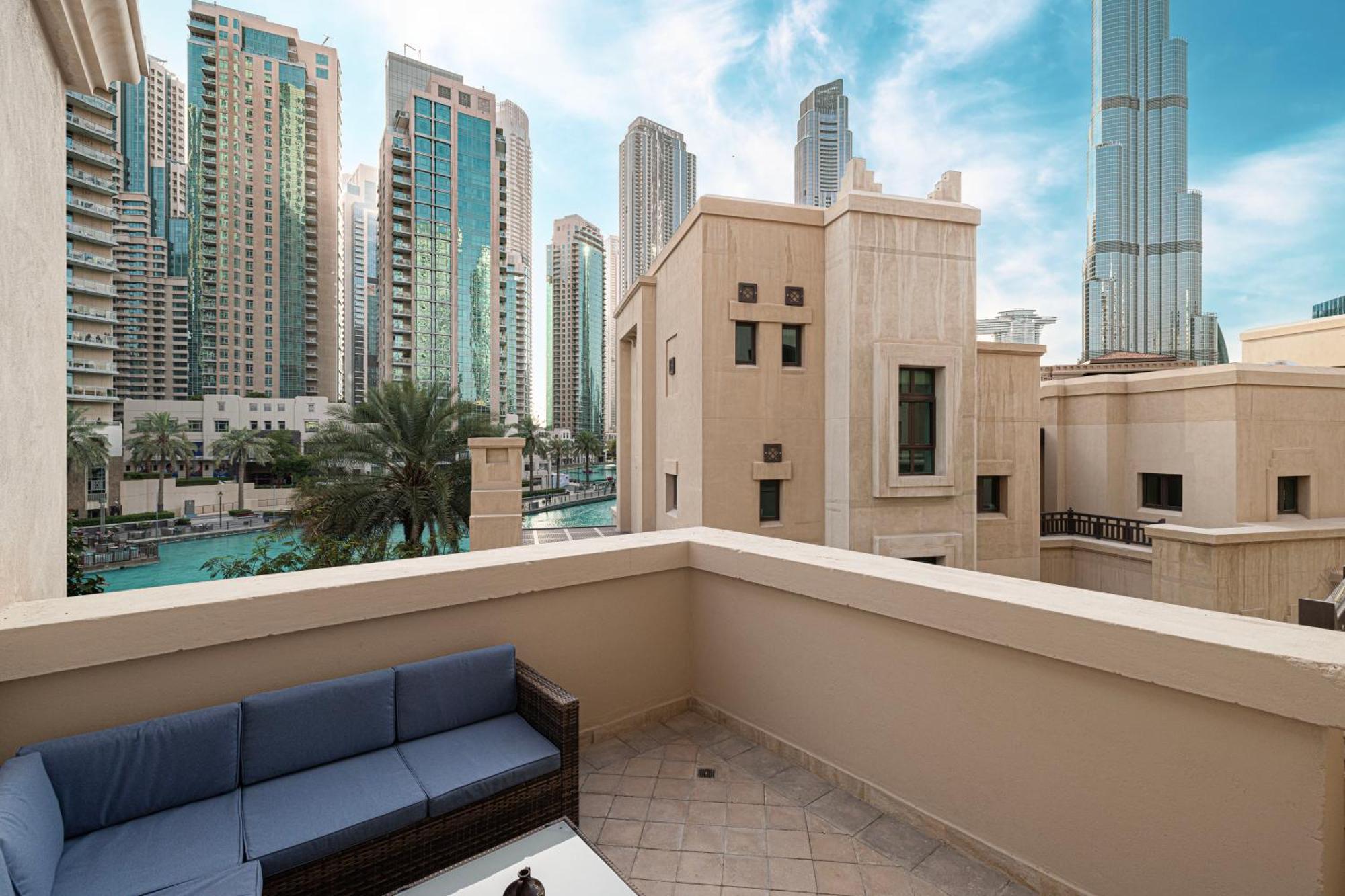 Old Town Luxury: 1-br With Large Terrace & Burj Khalifa View Apartment Dubai