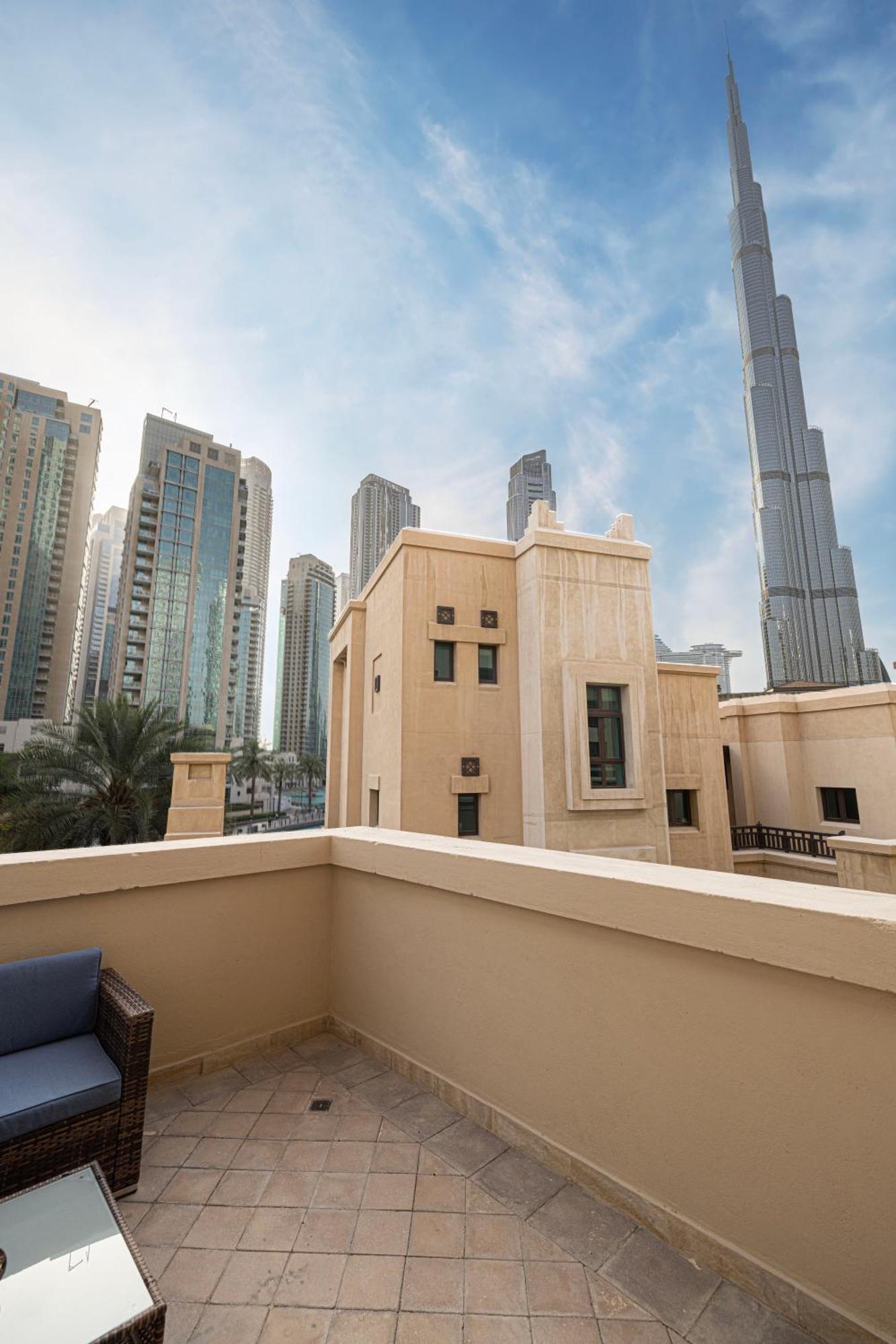 Old Town Luxury: 1-br With Large Terrace & Burj Khalifa View *