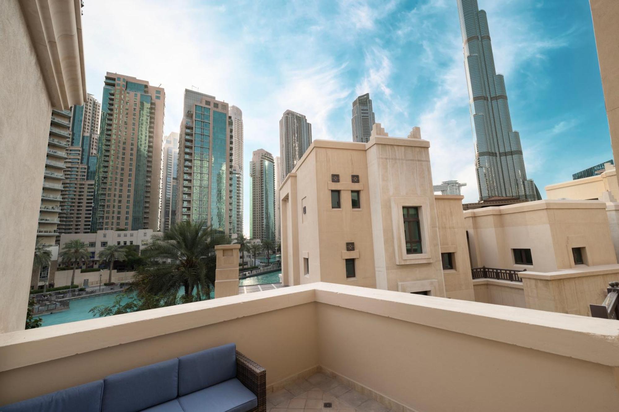 Old Town Luxury: 1-br With Large Terrace & Burj Khalifa View * Dubai