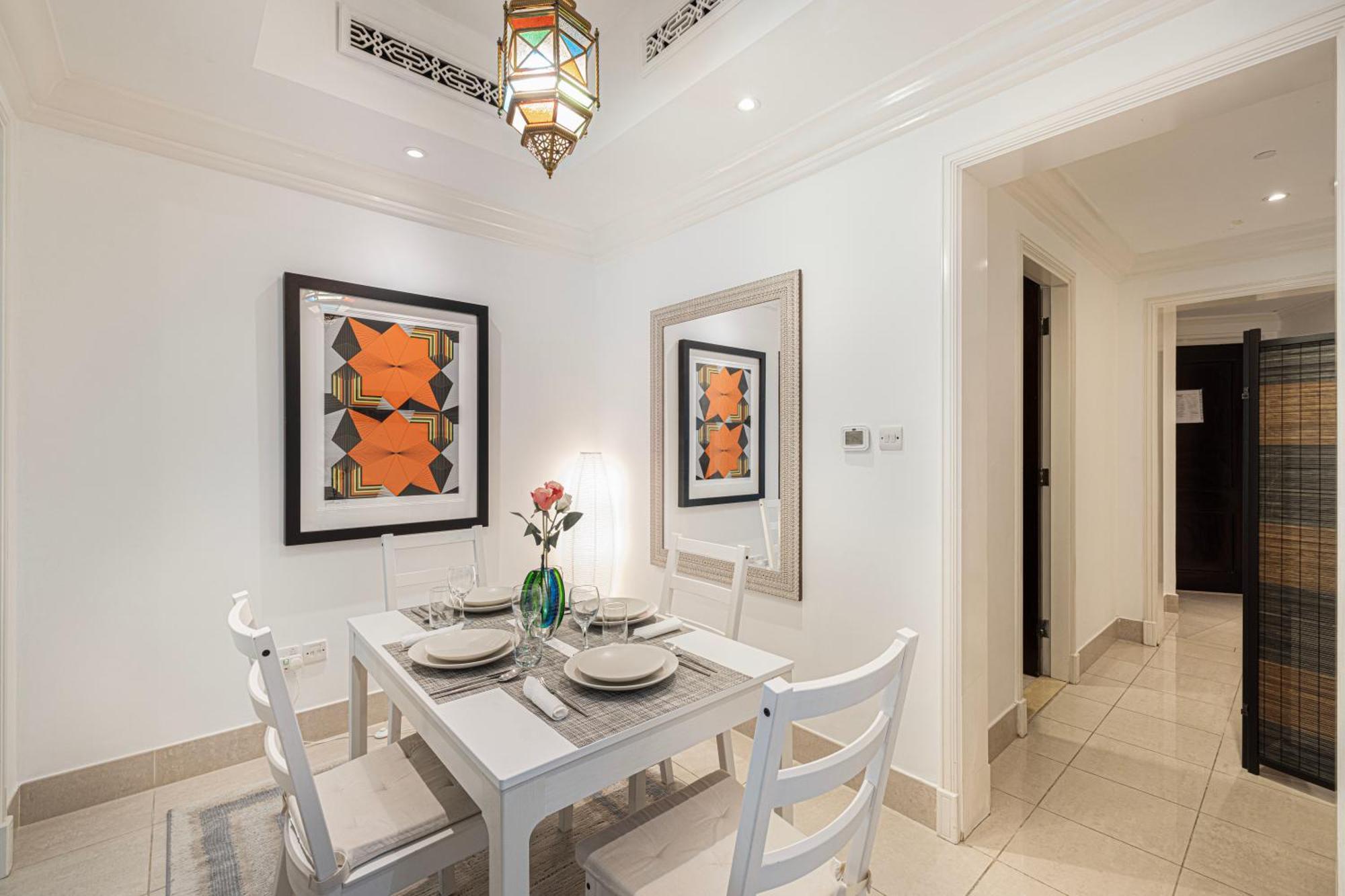 Old Town Luxury: 1-br With Large Terrace & Burj Khalifa View Apartment *