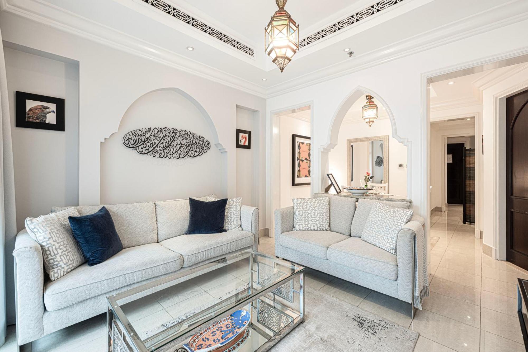 Old Town Luxury: 1-br With Large Terrace & Burj Khalifa View Dubai