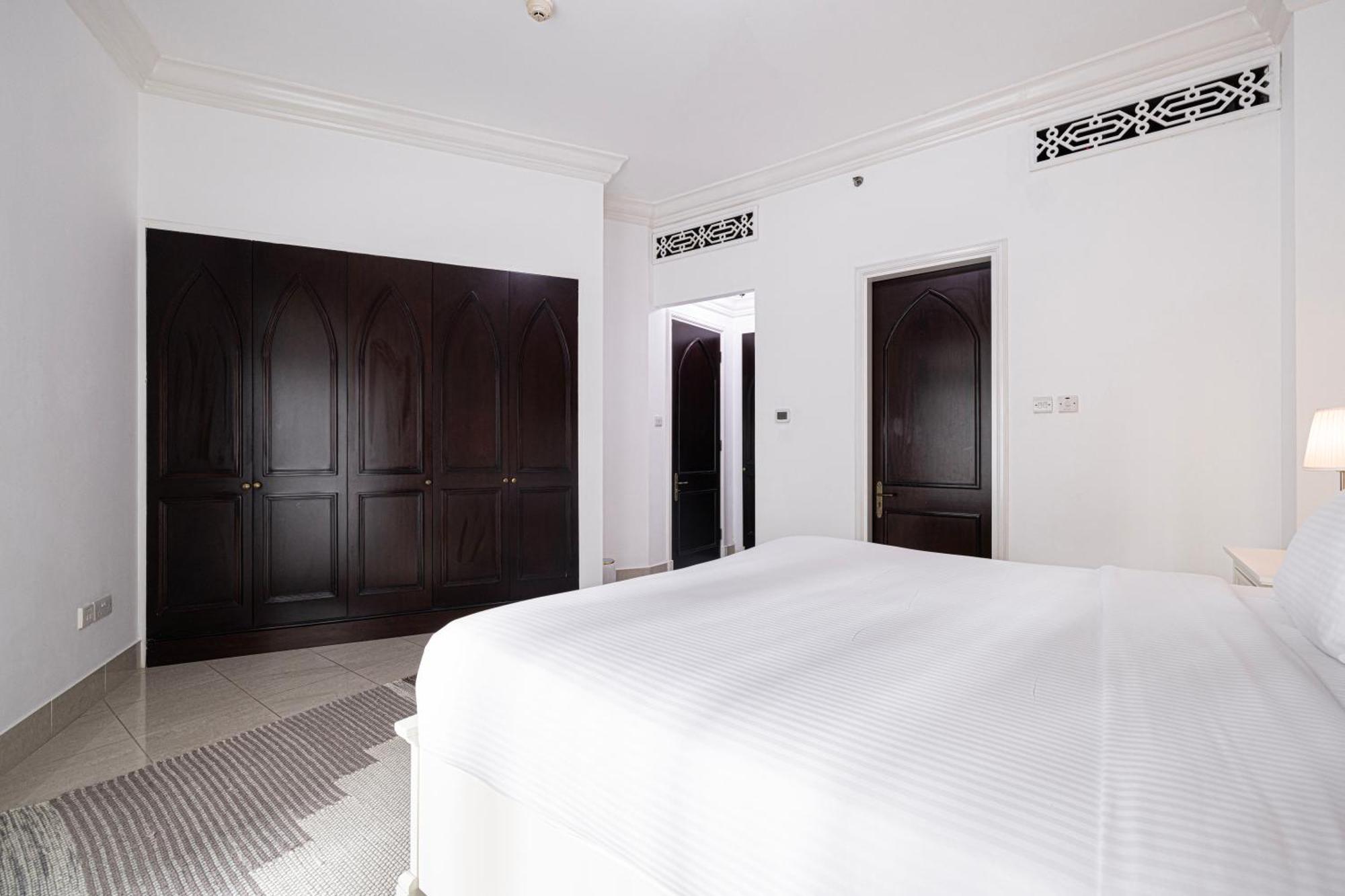 Apartment Old Town Luxury: 1-br With Large Terrace & Burj Khalifa View *