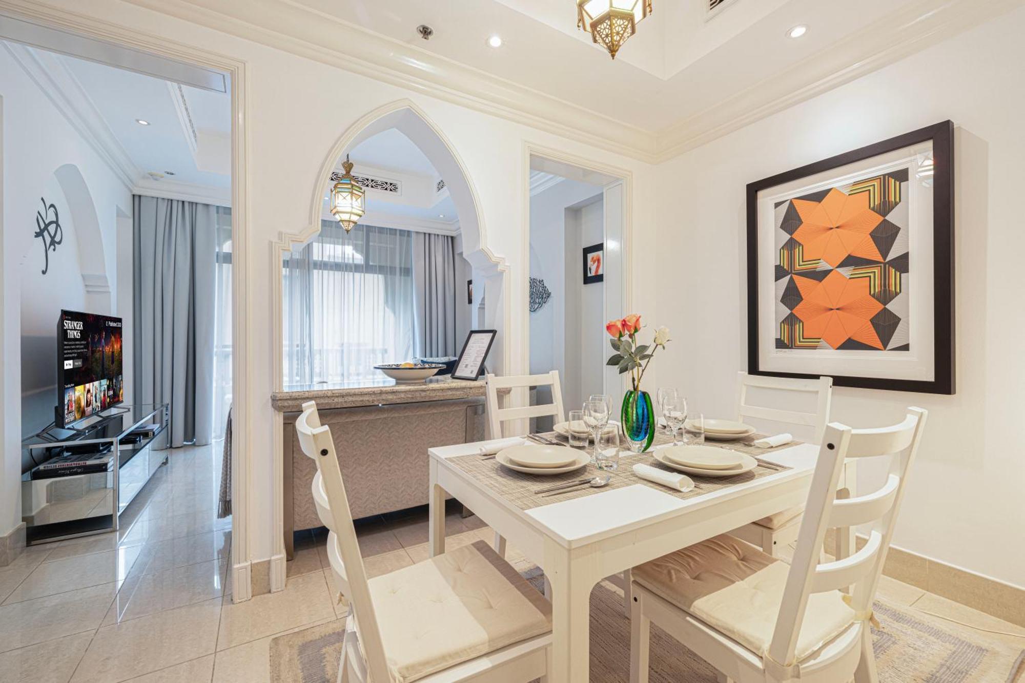 Old Town Luxury: 1-br With Large Terrace & Burj Khalifa View Apartment