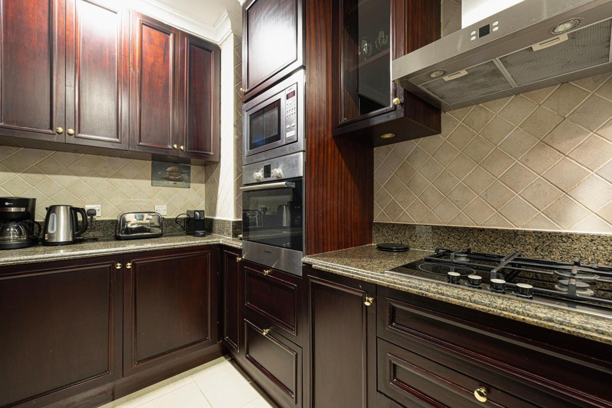 Old Town Luxury: 1-br With Large Terrace & Burj Khalifa View Apartment