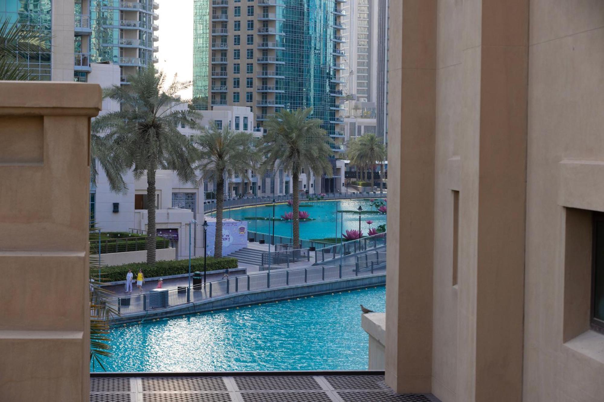 Old Town Luxury: 1-br With Large Terrace & Burj Khalifa View Apartment *